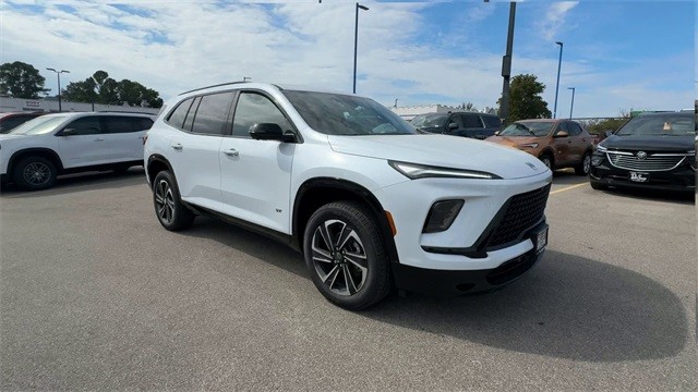 Buick Enclave Vehicle Full-screen Gallery Image 02