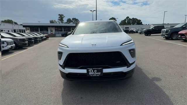 Buick Enclave Vehicle Full-screen Gallery Image 03