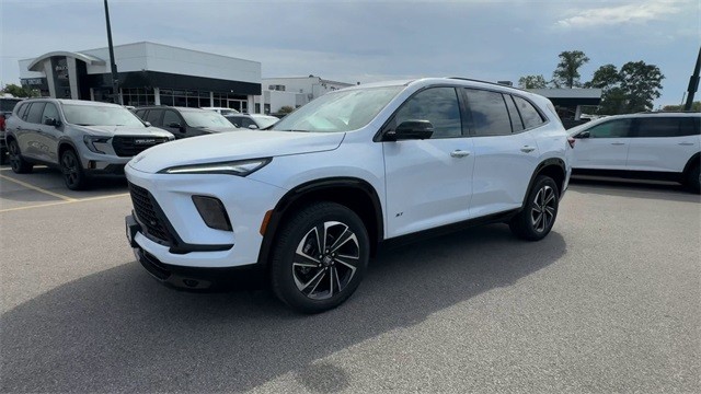 Buick Enclave Vehicle Full-screen Gallery Image 04