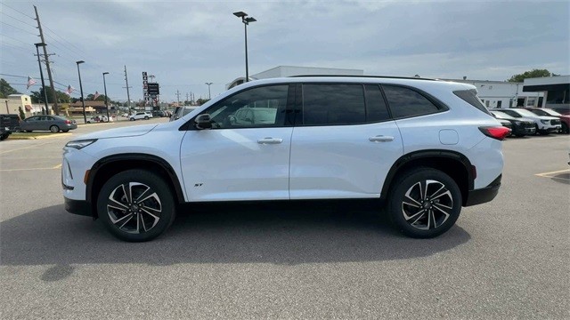 Buick Enclave Vehicle Full-screen Gallery Image 05