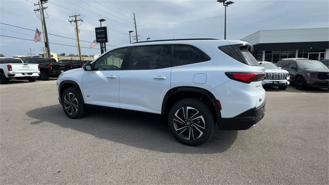 Buick Enclave Vehicle Full-screen Gallery Image 06