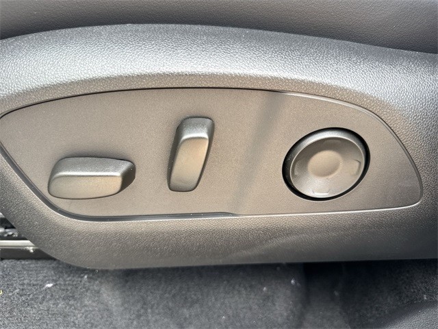 Buick Enclave Vehicle Full-screen Gallery Image 12