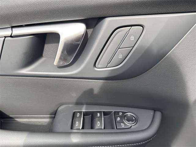 Buick Enclave Vehicle Full-screen Gallery Image 13