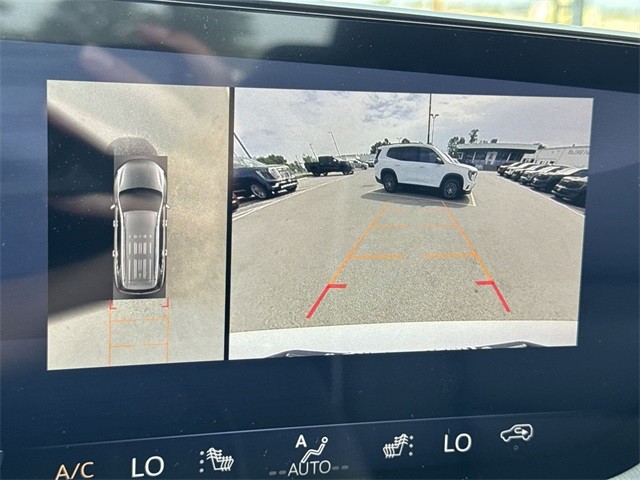 Buick Enclave Vehicle Full-screen Gallery Image 17