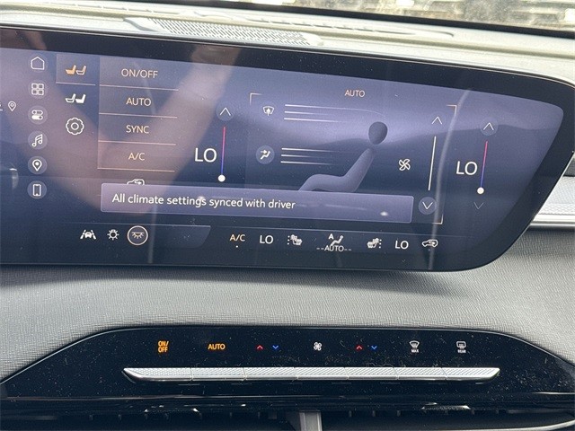 Buick Enclave Vehicle Full-screen Gallery Image 19