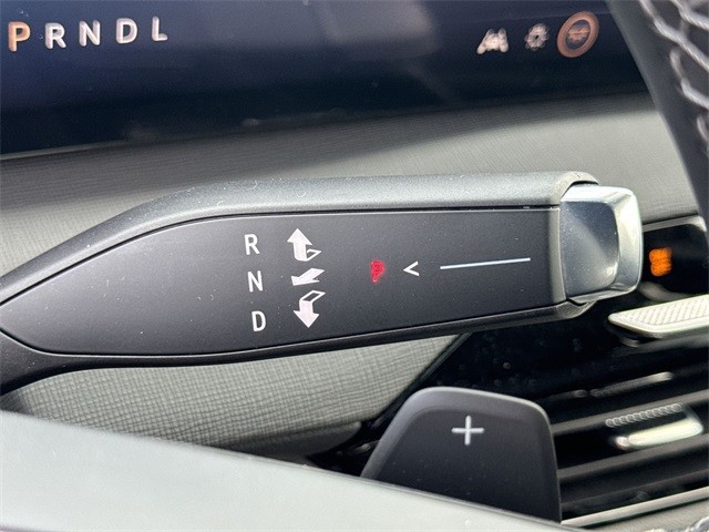 Buick Enclave Vehicle Full-screen Gallery Image 20