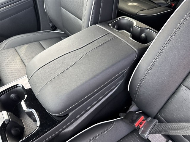 Buick Enclave Vehicle Full-screen Gallery Image 21