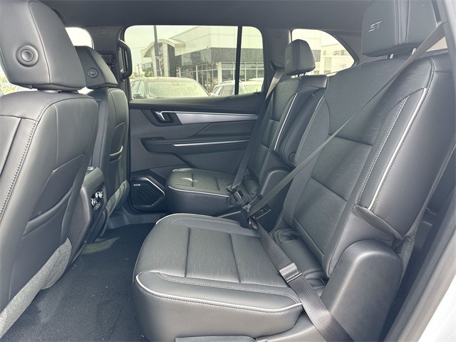 Buick Enclave Vehicle Full-screen Gallery Image 22