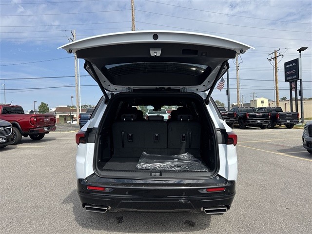 Buick Enclave Vehicle Full-screen Gallery Image 24