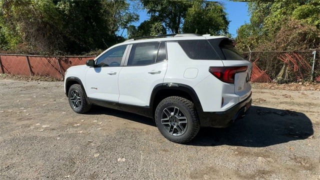 GMC Terrain Vehicle Full-screen Gallery Image 06