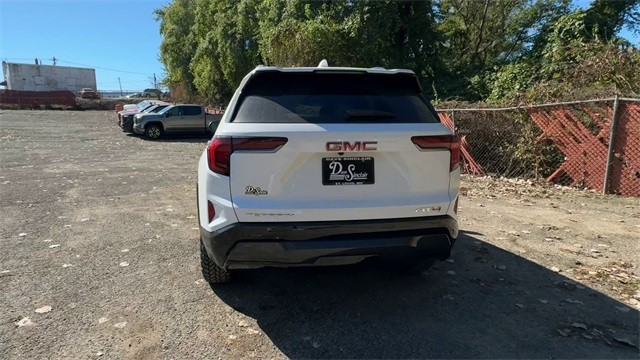 GMC Terrain Vehicle Full-screen Gallery Image 07