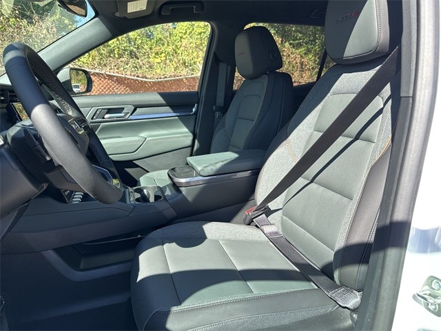 GMC Terrain Vehicle Full-screen Gallery Image 11