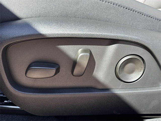 GMC Terrain Vehicle Full-screen Gallery Image 12