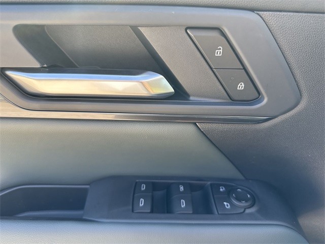 GMC Terrain Vehicle Full-screen Gallery Image 13