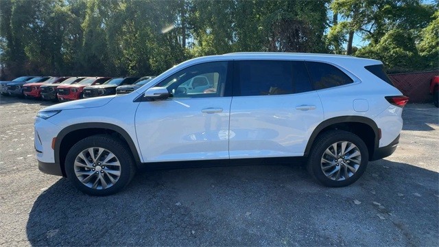 Buick Enclave Vehicle Full-screen Gallery Image 05