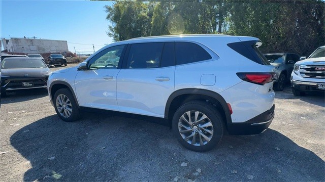 Buick Enclave Vehicle Full-screen Gallery Image 06