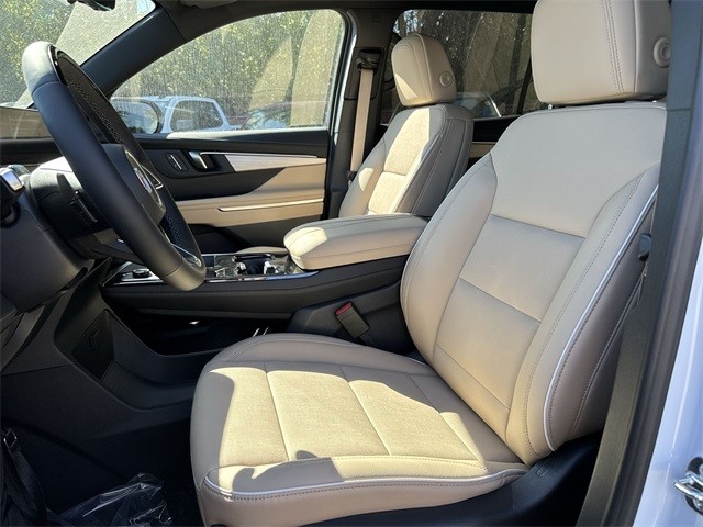 Buick Enclave Vehicle Full-screen Gallery Image 11