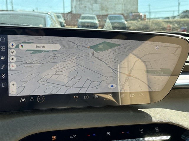 Buick Enclave Vehicle Full-screen Gallery Image 18