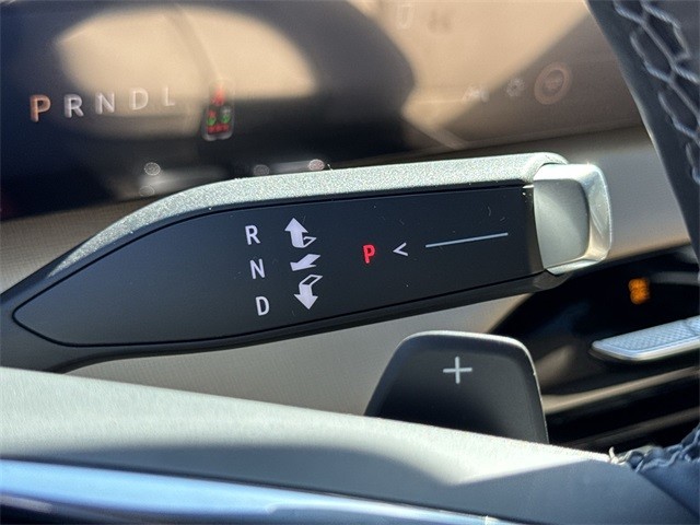 Buick Enclave Vehicle Full-screen Gallery Image 20