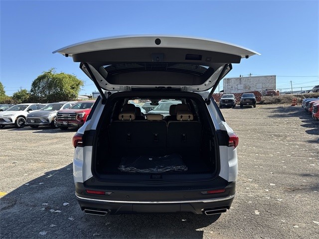 Buick Enclave Vehicle Full-screen Gallery Image 24