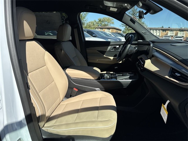 Buick Enclave Vehicle Full-screen Gallery Image 25