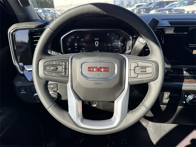 GMC Sierra 1500 Vehicle Full-screen Gallery Image 14