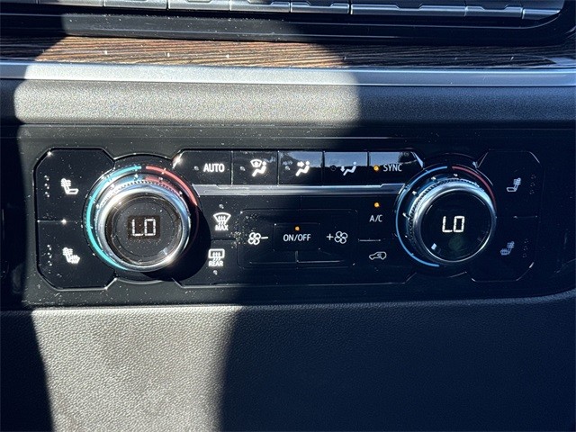 GMC Sierra 1500 Vehicle Full-screen Gallery Image 19