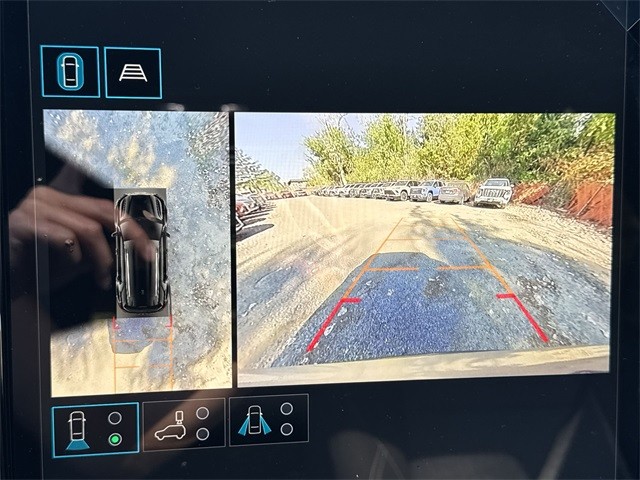 GMC Terrain Vehicle Full-screen Gallery Image 17