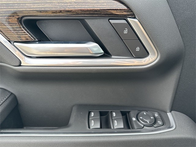 GMC Sierra 1500 Vehicle Full-screen Gallery Image 13