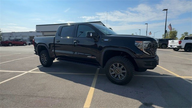 GMC Sierra 1500 Vehicle Full-screen Gallery Image 02