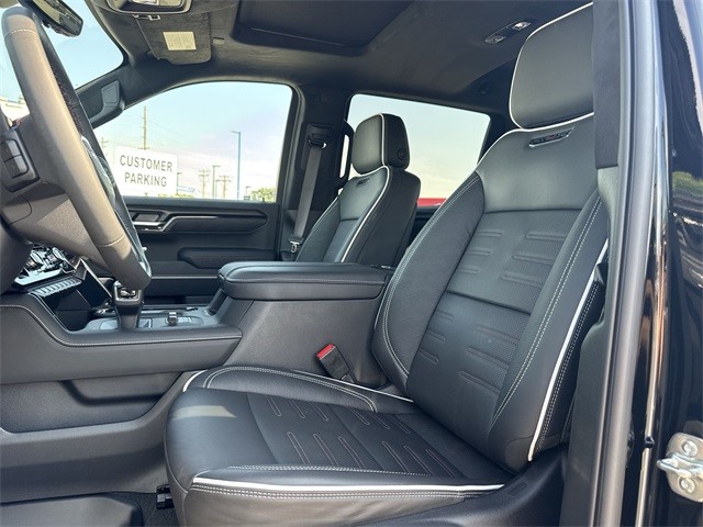 GMC Sierra 1500 Vehicle Full-screen Gallery Image 11