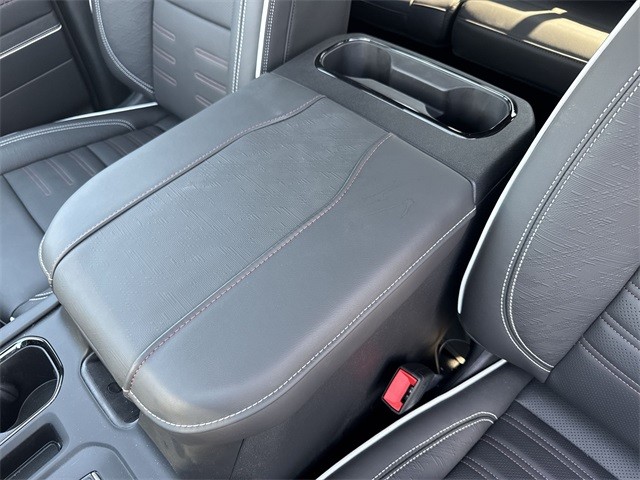 GMC Sierra 1500 Vehicle Full-screen Gallery Image 21