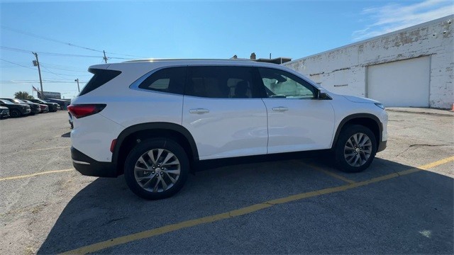 Buick Enclave Vehicle Full-screen Gallery Image 09