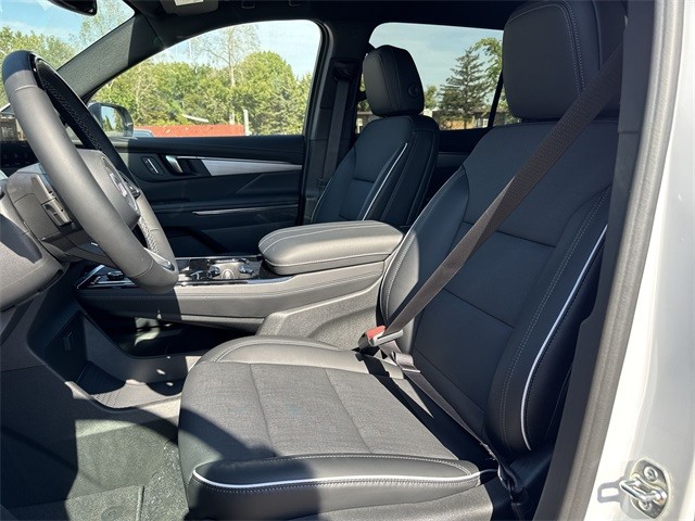 Buick Enclave Vehicle Full-screen Gallery Image 11