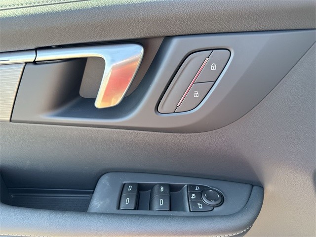 Buick Enclave Vehicle Full-screen Gallery Image 13