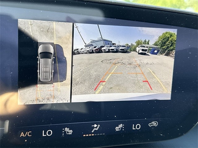 Buick Enclave Vehicle Full-screen Gallery Image 17