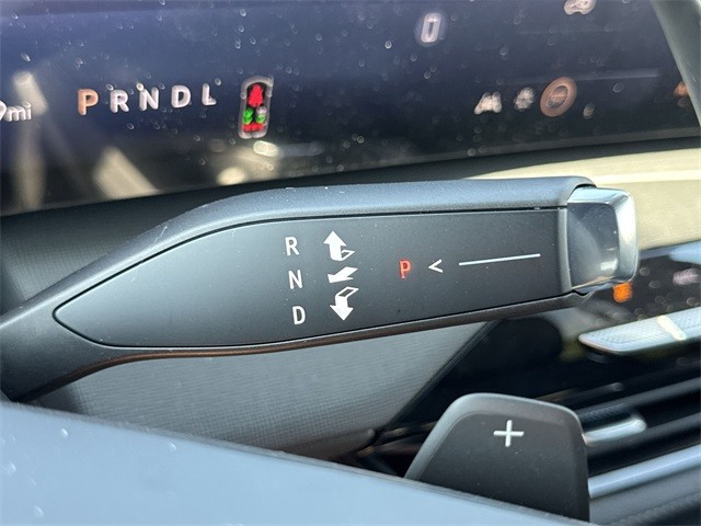 Buick Enclave Vehicle Full-screen Gallery Image 20