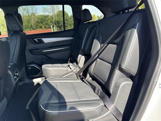 Buick Enclave Vehicle Full-screen Gallery Image 22