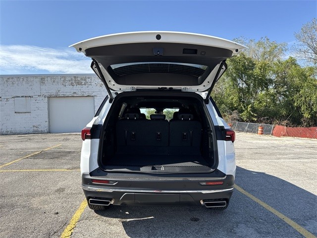 Buick Enclave Vehicle Full-screen Gallery Image 24