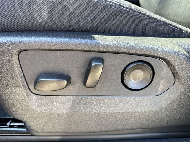 GMC Sierra 1500 Vehicle Full-screen Gallery Image 12