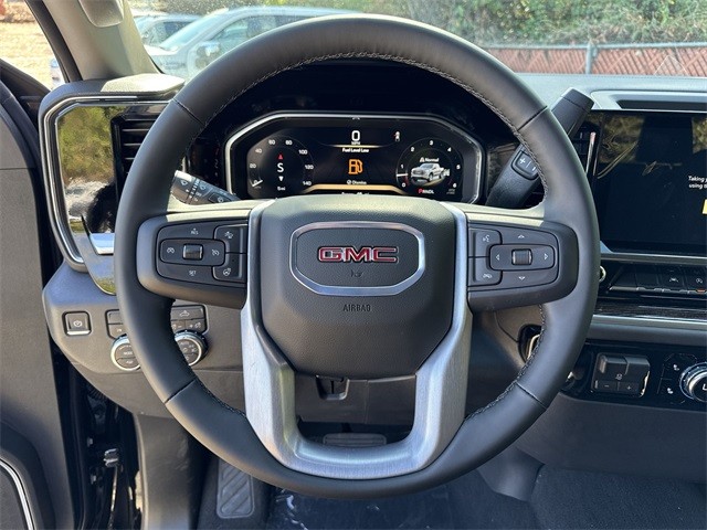 GMC Sierra 1500 Vehicle Full-screen Gallery Image 14