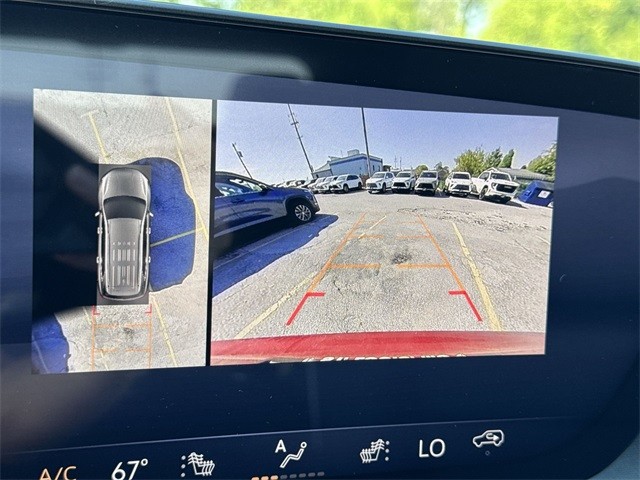 Buick Enclave Vehicle Full-screen Gallery Image 17