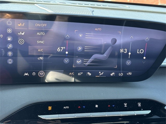 Buick Enclave Vehicle Full-screen Gallery Image 19