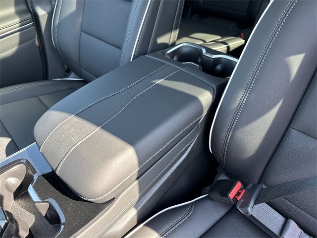 Buick Enclave Vehicle Full-screen Gallery Image 21