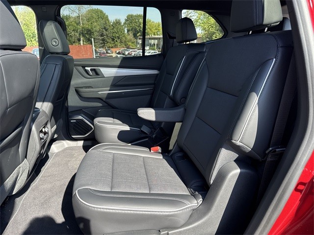 Buick Enclave Vehicle Full-screen Gallery Image 23