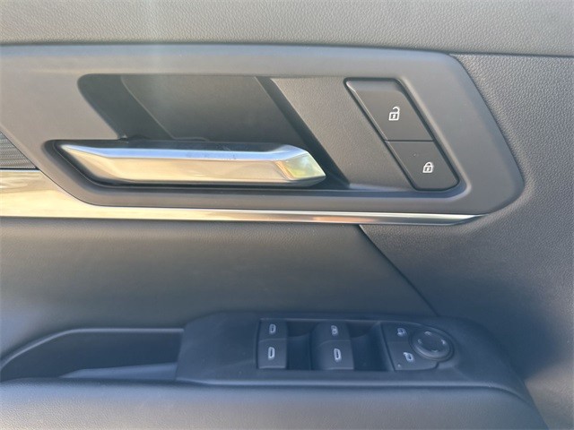 GMC Terrain Vehicle Full-screen Gallery Image 13