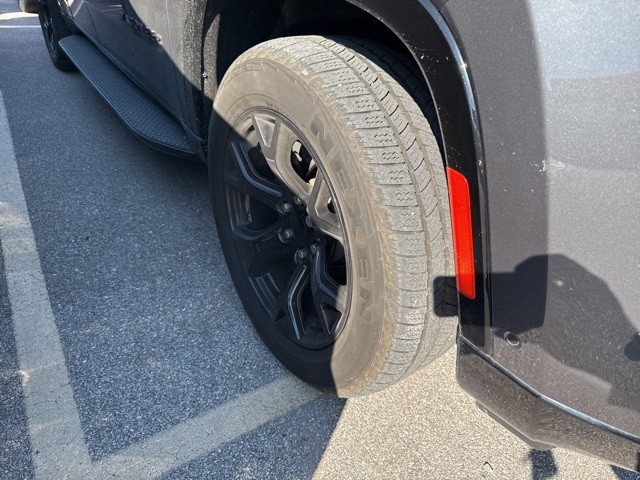 Jeep Wagoneer Vehicle Full-screen Gallery Image 09