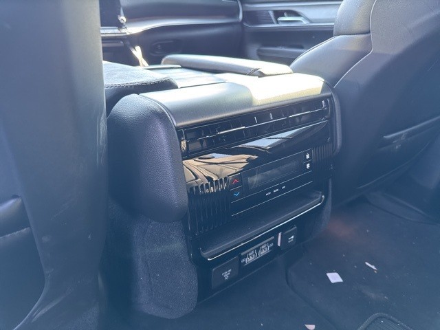 Jeep Wagoneer Vehicle Full-screen Gallery Image 14