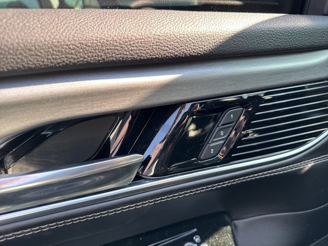 Jeep Wagoneer Vehicle Full-screen Gallery Image 22