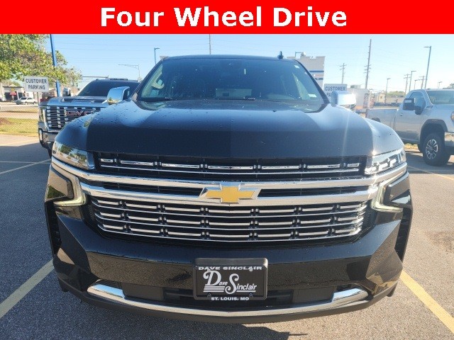 Chevrolet Suburban Vehicle Full-screen Gallery Image 02